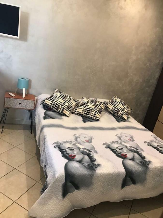 Central Low Cost Turin Bagian luar foto